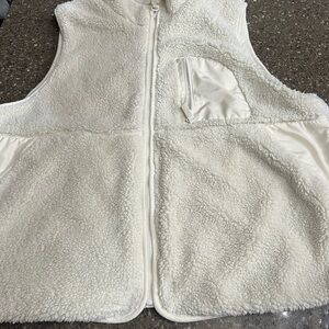 Plus Size Maurice’s Cozy Zip Up Vest Size 2X Cream Color Warm Winter Cold Ski
